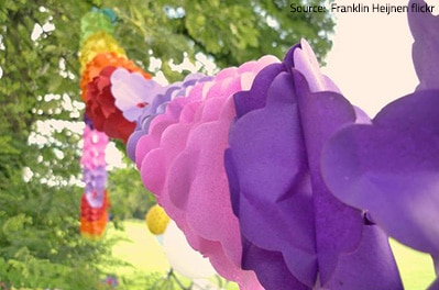 Choosing moving party decorations